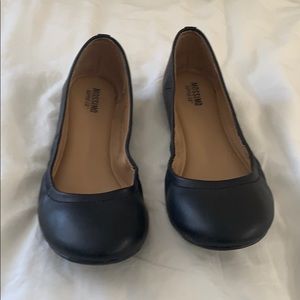 Black ballet flats